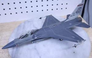 Used Vintage B11BC985 F-16 Falcon Fighting Razorbacks Franklin Mint Plane 1:48 - Picture 1 of 14