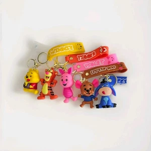 Winnie Pooh, Tigger, piglet,eeyore Little Roo keyrings..bag tags - Foto 1 di 13