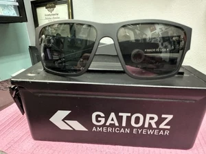 Gatorz Eyewear Delta Sonnenbrille - schwarzes Gestell mit rauchfarbener Polarisierung... Nagelneu - Bild 1 von 8