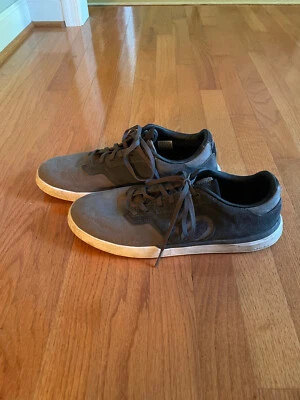 Zapatos planos de bicicleta de montaña Five Ten Sleuth para hombre talla 10,5 grises Foto 1 de 4