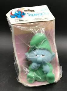 De colección SMURF SQUEAK SQUEEZE TOY Danara 1984 Nuevo en Paquete Nuevo de Lote Antiguo Chupar Pulgar PEYO Verde - Imagen 1 de 5