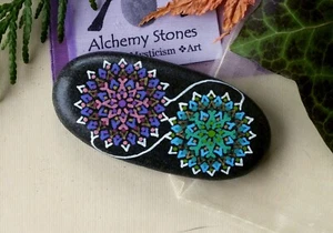 Handbemalter Alchemie "Soulmate" Stein mit buntem Twin Mandala Design - Bild 1 von 4
