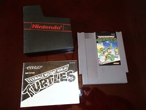 Juego Tortugas Ninja Teenage Mutant NES con funda antipolvo y manual - Imagen 1 de 4