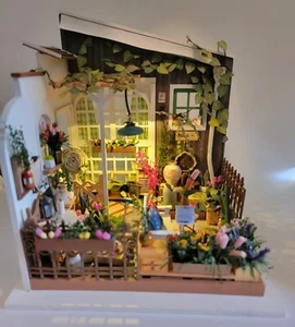 Dollhouse Garden Room - Completed Miniature - Plants - Bookend - Handmade - Picture 1 of 11