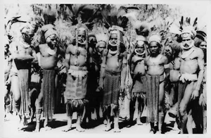 Foto real tamaño postal de Rabaul Nueva Guinea Tribesmen Circa 1941 - Imagen 1 de 1