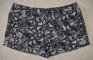 Pantaloni corti donna caldi stampa pizzo nero Express nuovi con etichette taglia 12 - Foto 1 di 7
