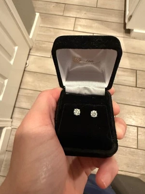 Parafuso de diamante de corte redondo cultivado em laboratório ouro branco 14k 3/4 quilates com certificação IGI. - Imagem 1 de 4