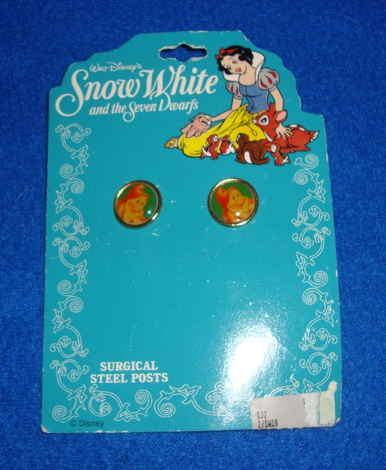 Disney Snow White Happy Clip Earrings Carded NOS - Image 1 of 1