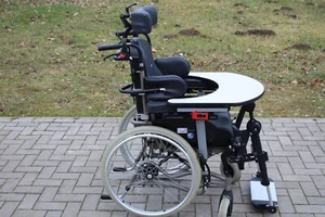 Rollstuhl Multifunktionsrollstuhl Pflegerollstuhl Vermeiren INOVYS II Gebraucht! - Bild 1 von 8