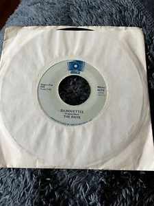 45 RPM 7" Vinyl Record - The Rays - Silhouettes / Daddy Cool - Pre-owned - Imagen 1 de 4