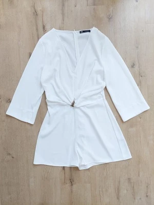 Weißer eleganter Jumpsuit mit Kettendetail von Zara, Gr. M (NEU) - Bild 1 von 4