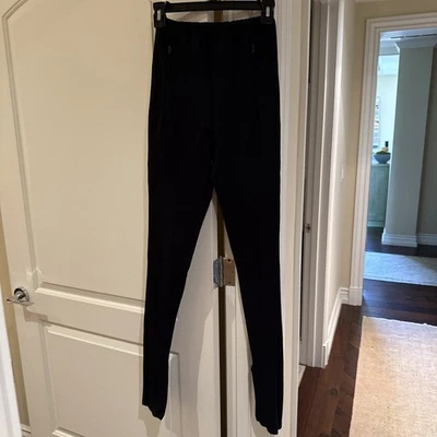 Leggings con cremallera lateral Wardrobe NYC talla pequeña Foto 1 de 4