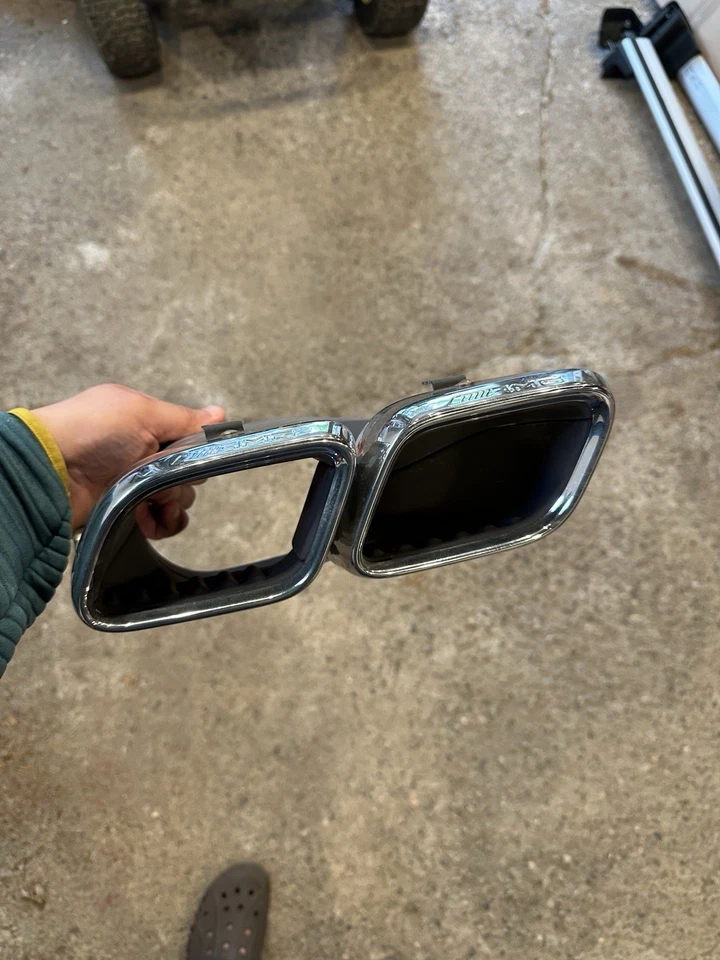 Tubo de escape lateral izquierdo mercedes-benz w205 clase c63 amg gt gtc c190 Foto 1 de 2