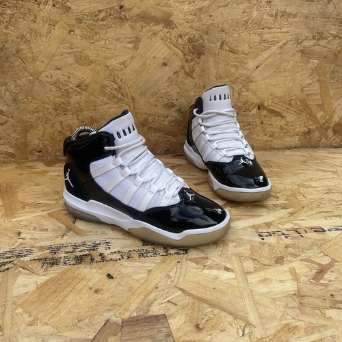 Nike Jordan max aura bianche e nere uk taglia 4 ottime condizioni.