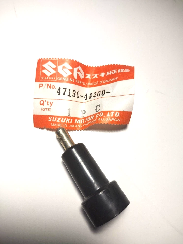 Botão de tampa de quadro Suzuki 47130-44200 GS250T (1980-1981) GS450L (1980-1982) NOS - Imagem 1 de 1