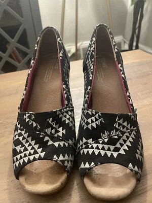 Toms Women Size Black White Aztec Print Peep Toe Cork Wedges Slip On - Image 1 of 4