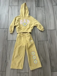 Gap Kids Sweatshirt And Pants Yellow Floral Logo Set Girls Size 6-7 - Picture 1 of 3