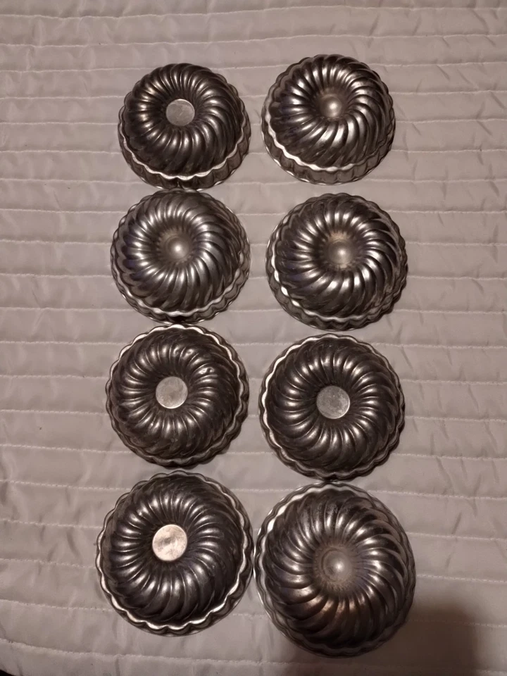 Juego de 8 moldes para pasteles de gelatina o Bundt pequeños de aluminio Foto 1 de 1