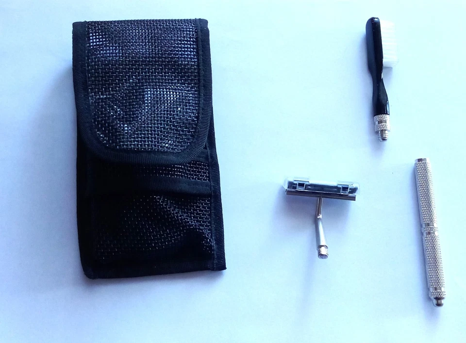 Set da viaggio rasoio e spazzolino da denti - Immagine 1 di 1