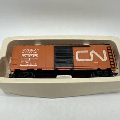 Model Power 9965 sliding door 40' Box Car Canadian National #123175 Orange - Image 1 of 4
