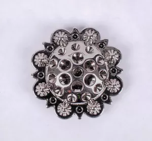 Juego de 5 TACKES DE SILLA DE CABALLO OCCIDENTAL 1-3/8" BAYAS CONCHOS de plata brillante tornillo trasero - Imagen 1 de 8