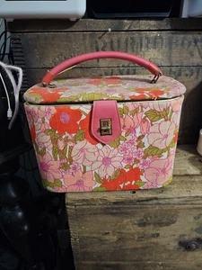 Vintage Celebrity Brand Toiletry Travel Case - Picture 1 of 13