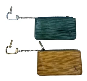 2 Stück - LOUIS VUITTON Gelb & Grün Leder Epi Key Cles/Schlüsselanhänger Brieftaschen - Bild 1 von 21