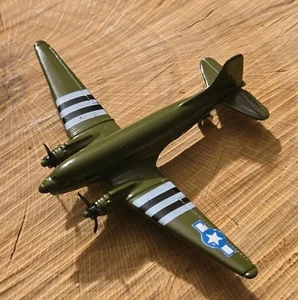 Avión de transporte Douglas DC-3 verde con rayas modelo fundido a presión Dyna-Flites #A106 - Imagen 1 de 4