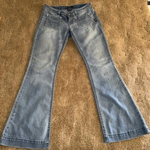 Silver Women’s Jeans Size 30x33 Light Wash Bell Bottom Flare Hippy Manchester - Picture 1 of 12