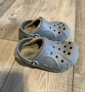 Zoccolo classico per bambini Crocs grigio foderato in pelliccia taglia C 8 unisex - Foto 1 di 7