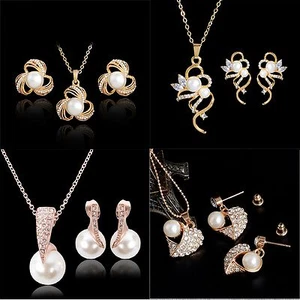 Set orecchini collana perle imitazione placcato oro moda donna set gioielli - Foto 1 di 78