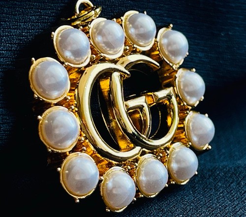 GUCCI CIONDOLO metallo VIENI con scatola originale 1 5 pollici