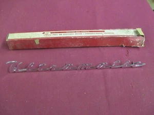 1951 Packard Rear Fender Ultramatic Script Plate 422432 NOS - Foto 1 di 3