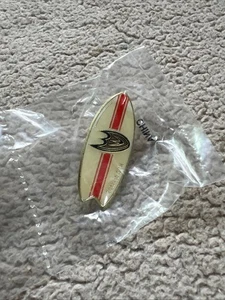ANAHEIM DUCKS 2017-18 PIN - VERY RARE - New sealed - Picture 1 of 3