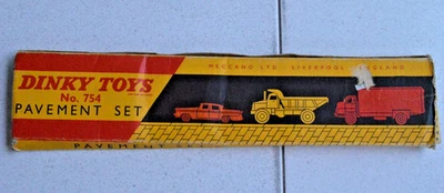 VRAI DINKY TOYS Réf 754 = TROTOIRS LOT DE PAVEMENT SET MECCANO LIVERPOOL #1/43 - Immagine 1 di 4