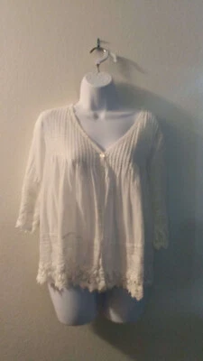 Camisa blanca pequeña azul asfalto manga 3/4 abotonada para mujer Foto 1 de 3