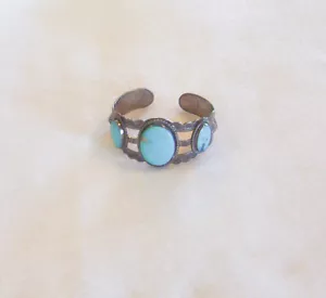 Brazalete vintage de 3 piedras ovaladas turquesa en puño de plata grabado - Imagen 1 de 3