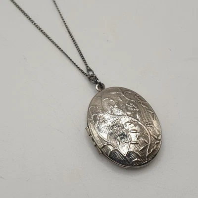 Colgante medallón diseño floral ovalado tono plata con cadena de plata de ley de 17" Foto 1 de 4