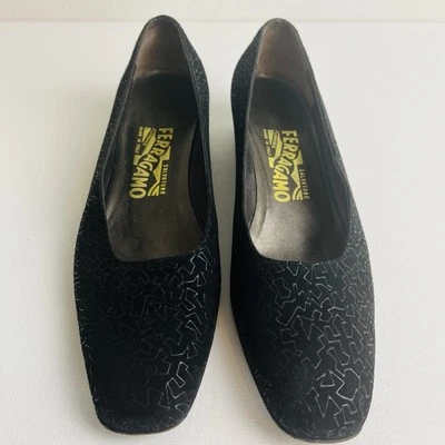Salvatore Ferragamo Black Block Heel 90's Zig Zag Soft Textured Pumps Size 8.5 - Image 1 of 4