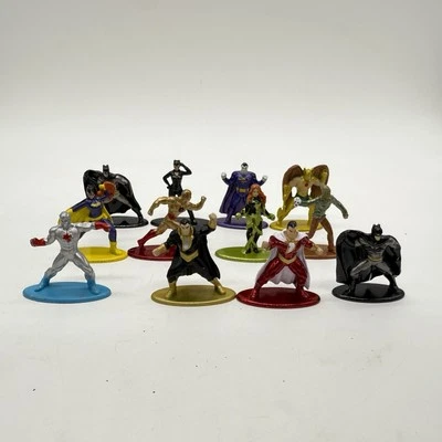 Paquete de 12 figuras coleccionables de metal fundido a presión de DC Comics villanos de superhéroes Foto 1 de 4