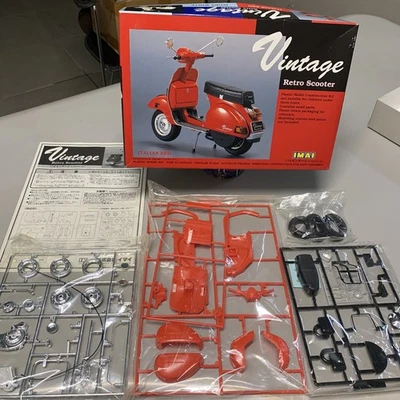VESPA P200e IMAI 1/12 VINTAGE RETRO SCOOTER | NUOVO | Kit Da Montare Collezione - Immagine 1 di 4