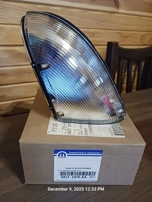 Mopar 68232478AA Right Mirror Turn Signal Lamp Ram 1500 2500 2014-2023 - Image 1 of 4
