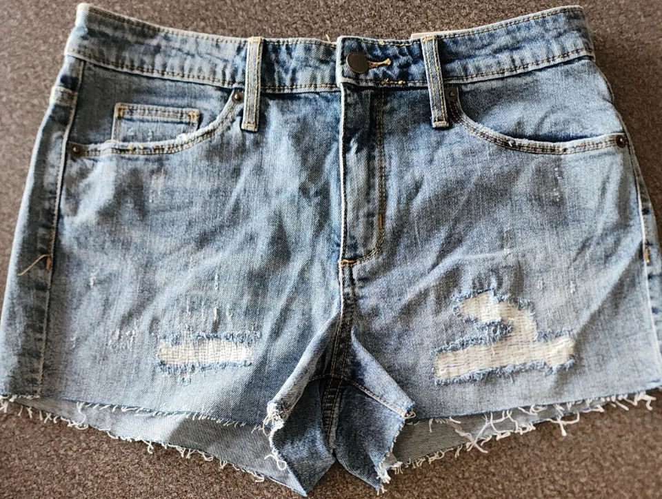 Universal Threads Womens High Rise Raw Hem Jean Short Light Wash Size 4