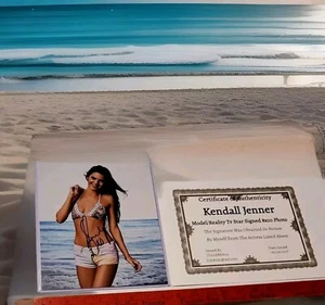 2017 KENDALL JENNER MODEL / REALITY TV ๐บ STAR SIGNED AUTOGRAPHED PHOTO ๐ธ + COA - Picture 1 of 7