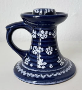 Gmundner Keramik Dirndl blau Kerzenhalter 10,5 cm GK2410 (2506DE15) 06/25 - Imagen 1 de 5