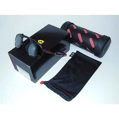 Nuevas Gafas de Sol Oakley Madman Ferrari Carbono Oscuro/Negro Iridio Polarizadas Redondas Foto 1 de 4