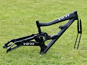 YETI 303R-DH Rahmen / Gr.M / Rail System / Kult Downhill Bike 26“ - Bild 1 von 24