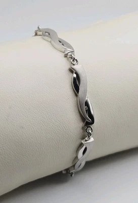 Colibri Dazzling Diamonds Sterling Silver Matte Twist Diamond Accent Bracelet 8" - Image 1 of 4
