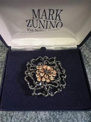 Juego broche prendedor Mark Zunino Nolan Miller Lg dimensional de flores de barrington Foto 1 de 4