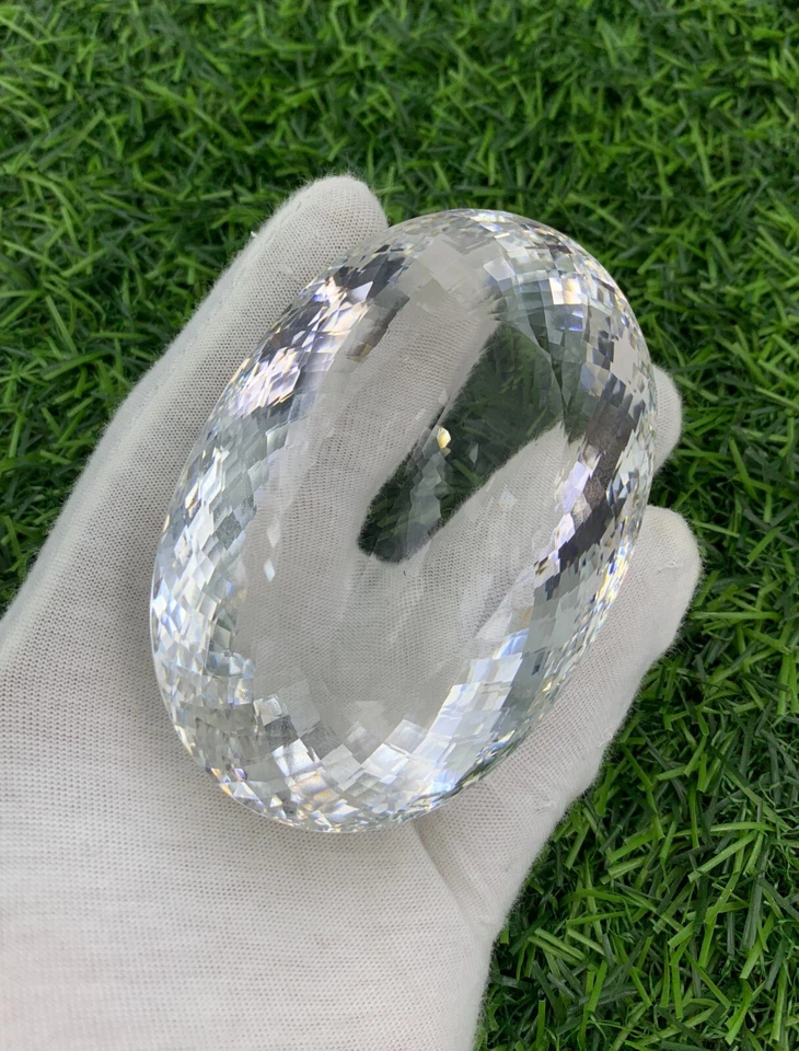 1290 Carat Clear Quartz Gemstone, Excellent Quality Faceted Cut Loose Gemstone - Image 1 of 4